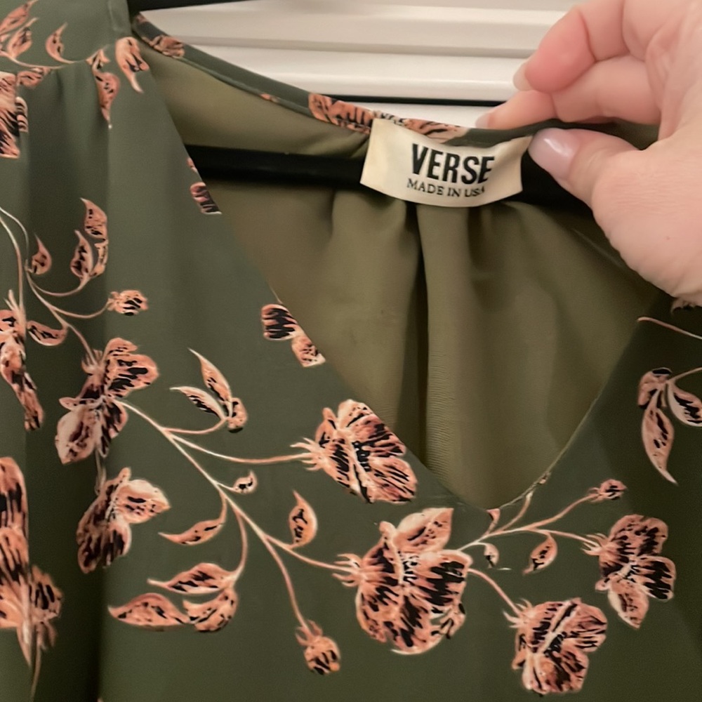 Small green dress with pink flowers - flattering fit! - Picture 4 of 5